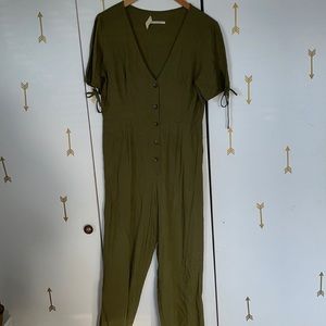 Green sleeved jumpsuit with bottoms